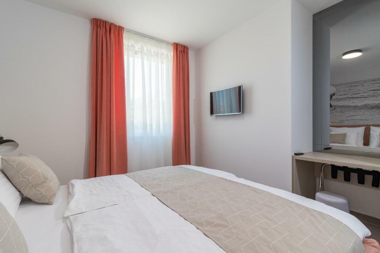 Luxury Apartments Magali 2 ロヴィニ エクステリア 写真
