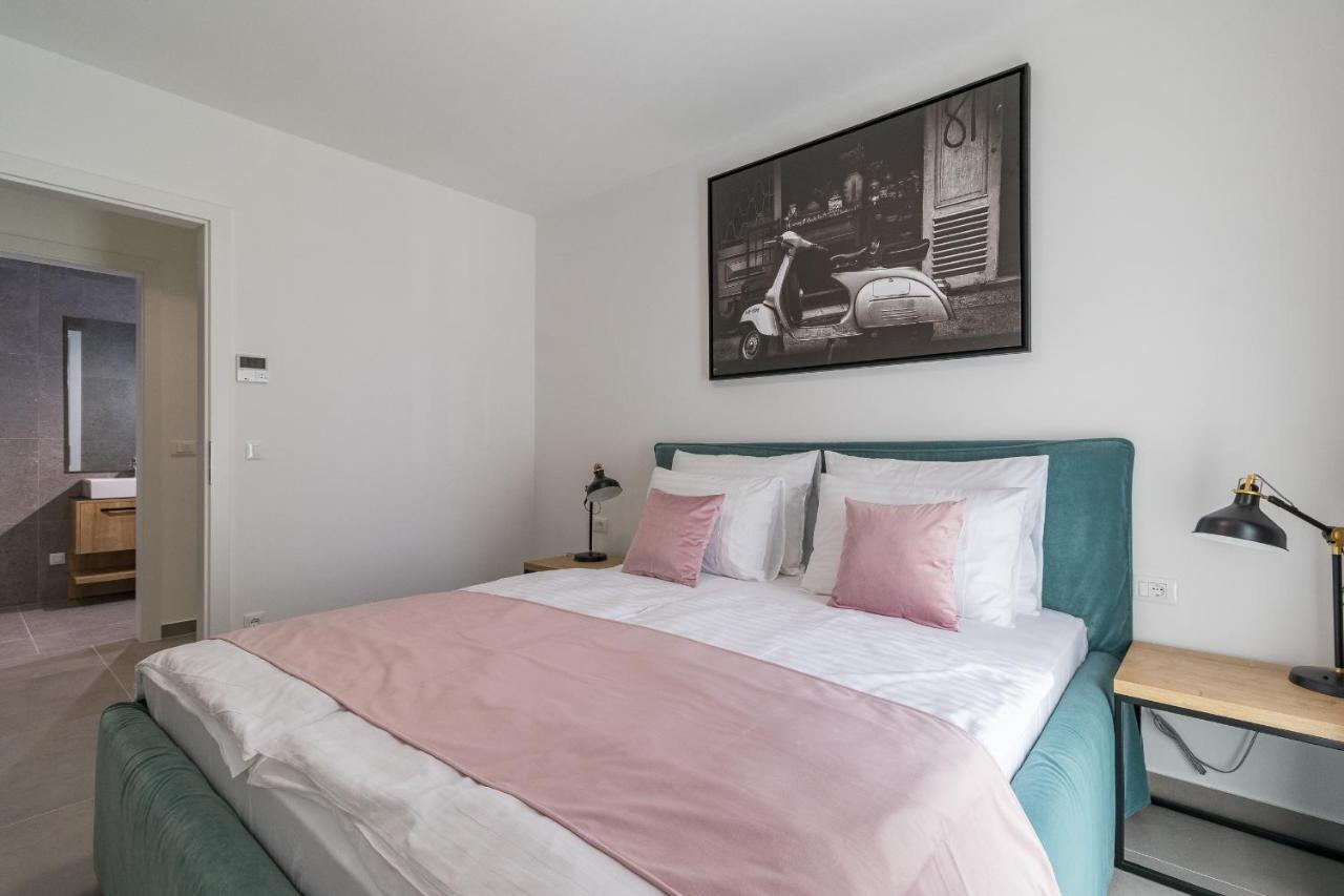 Luxury Apartments Magali 2 ロヴィニ エクステリア 写真